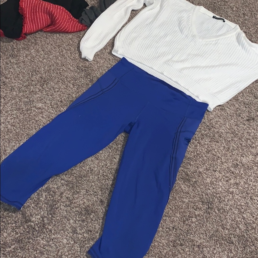 $30 v n m oo Lululemon royal blue cropped leggings